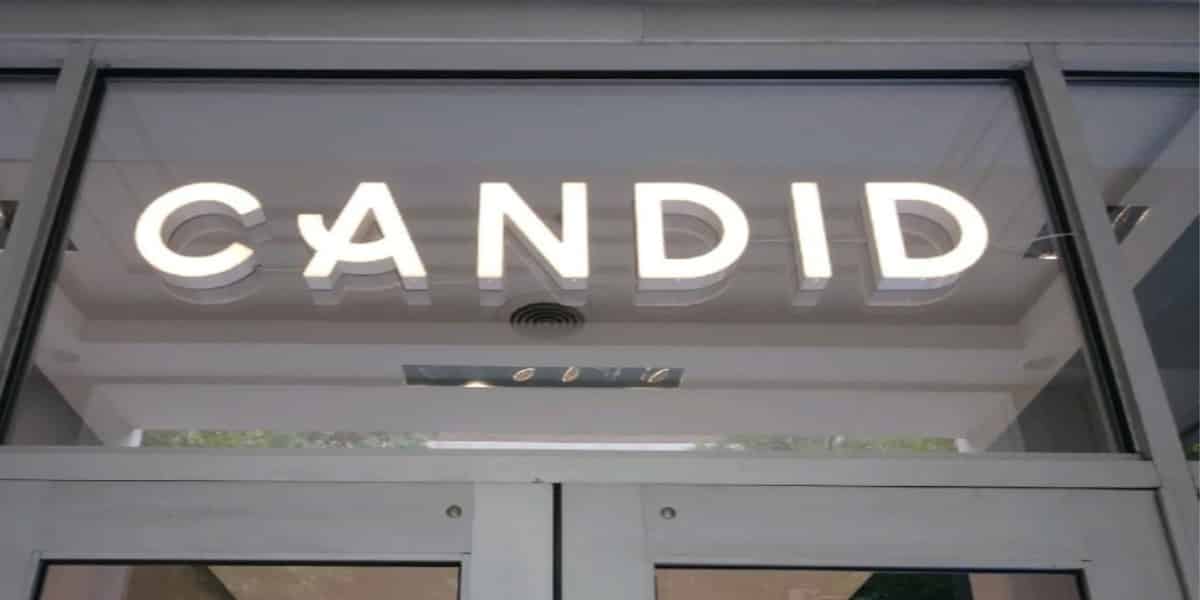 Illuminated glass sign letters for business signage