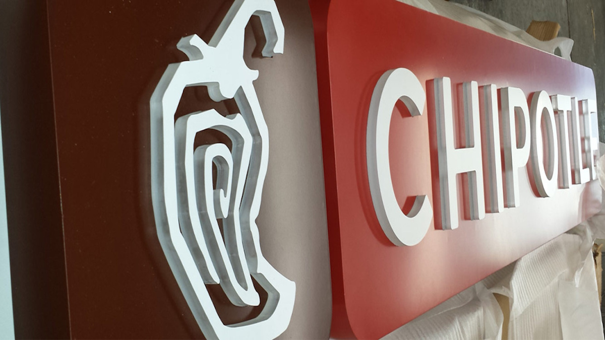 Design Tips for Effective Restaurant Signs | The Complete Guide to Restaurant Signage in NYC (Part 3)